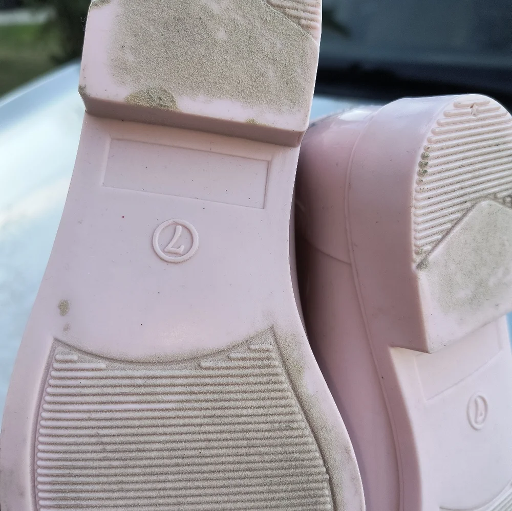 Boot - Picture 5 of 5